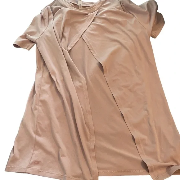 Women’s pink  Fabletics top with open back - Picture 2 of 4